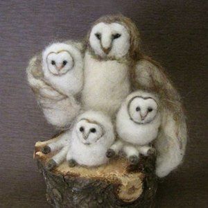 Pin felt animal, barn owl